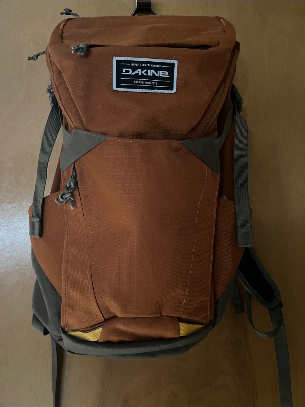 ♦️DAKINE Canyon 24 Orange and Brown Backpack